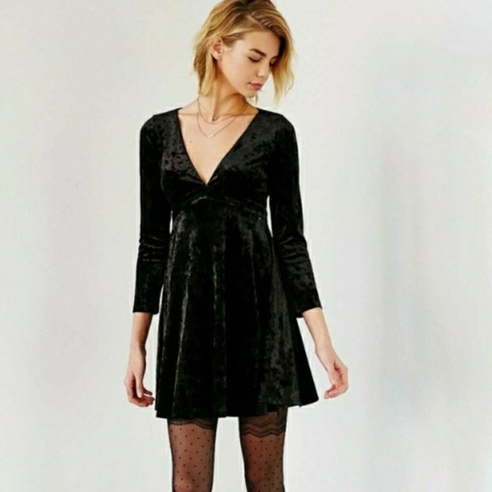 NWT Kimchi Blue Juliet Velvet Mini Dress - Size S